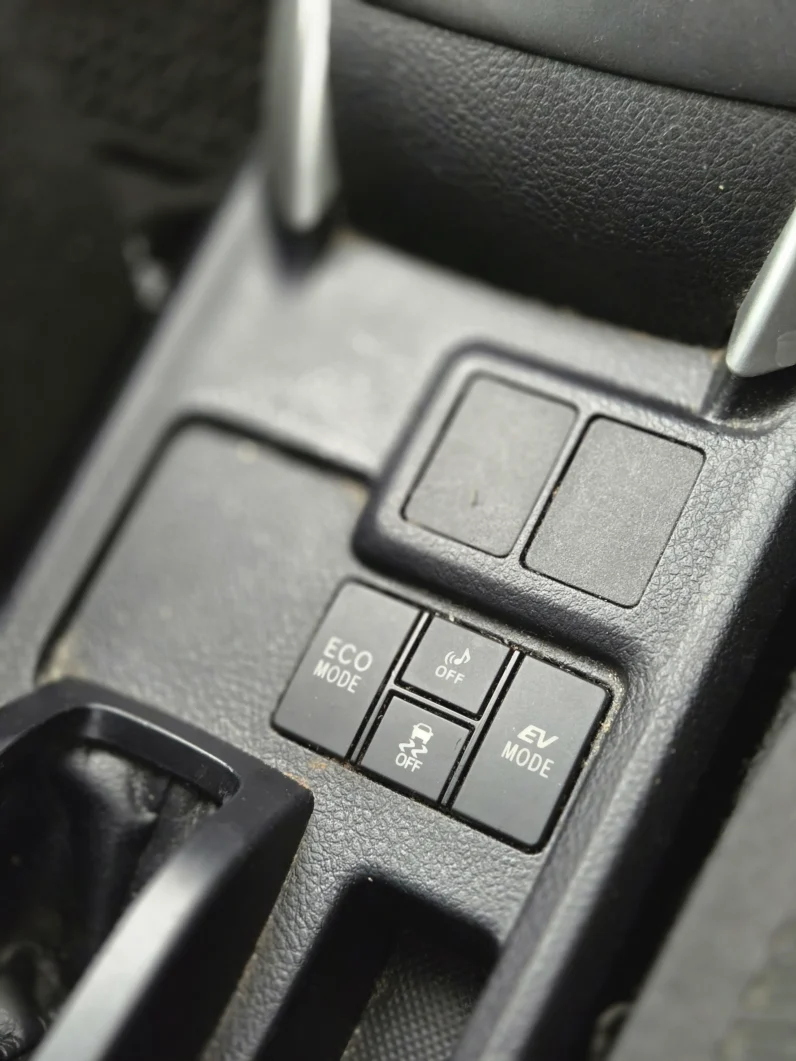 
								Toyota Corolla Fielder Hybrid 2018 full									