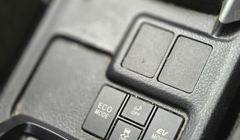 
								Toyota Corolla Fielder Hybrid 2018 full									