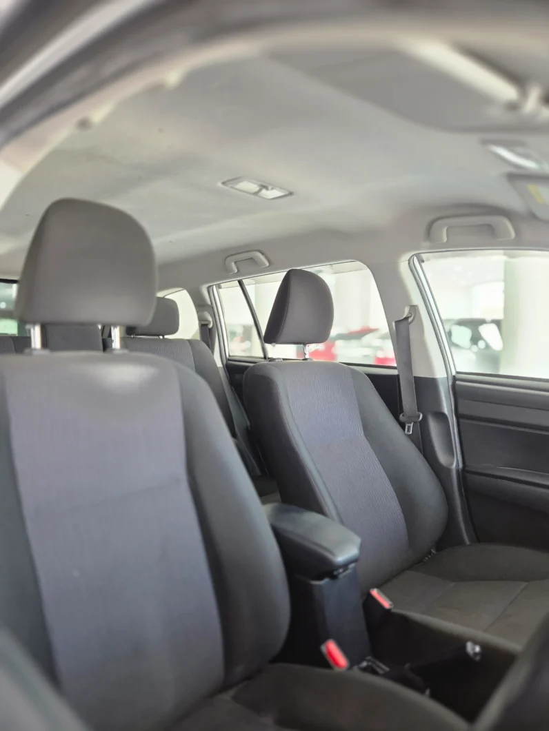 
								Toyota Corolla Fielder Hybrid 2018 full									