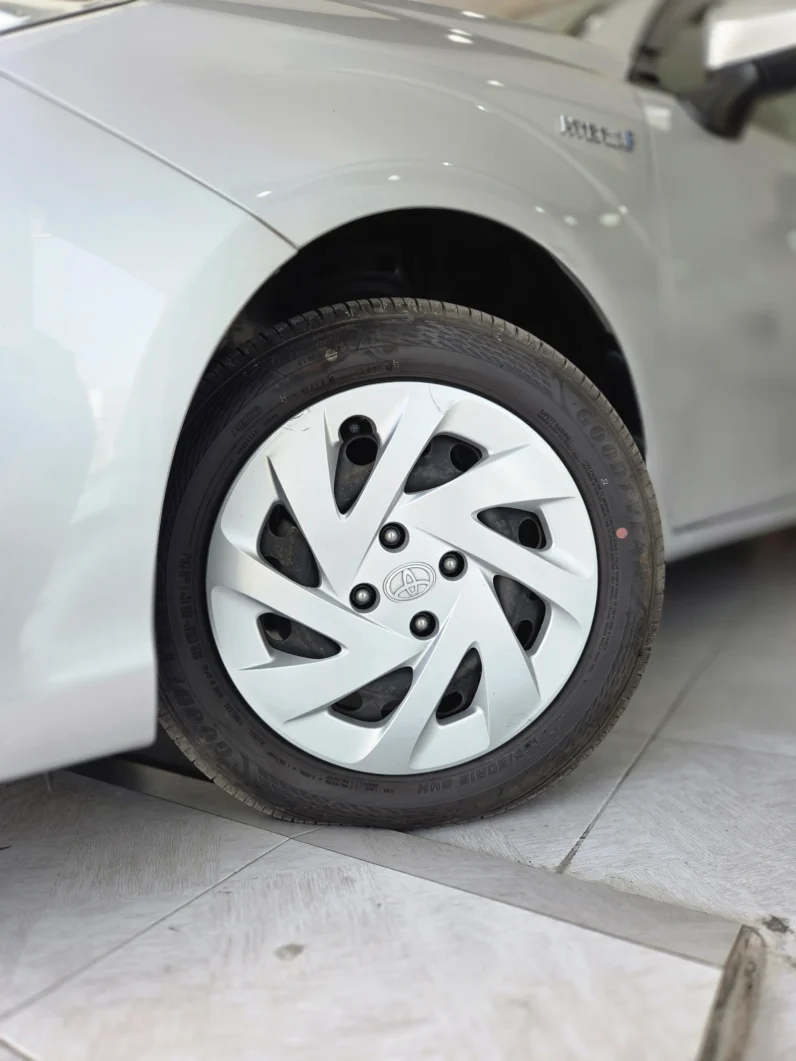 
								Toyota Corolla Fielder Hybrid 2018 full									