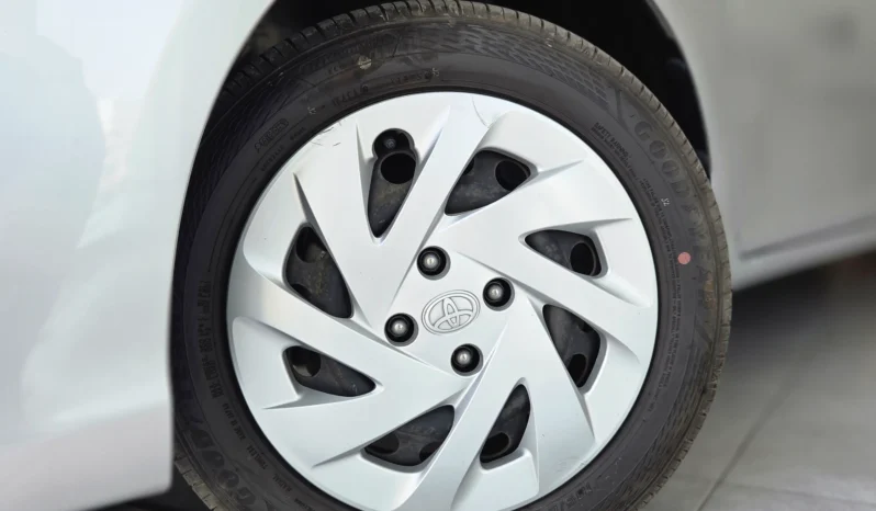 
								Toyota Corolla Fielder Hybrid 2018 full									