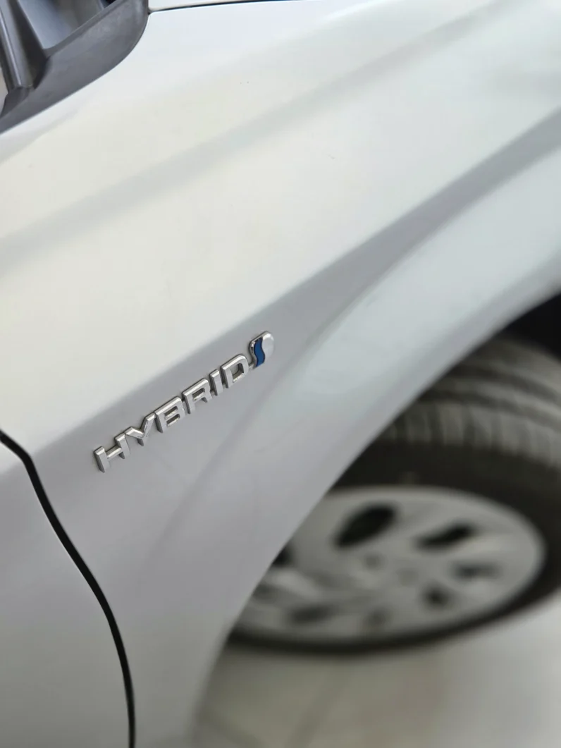 
								Toyota Corolla Fielder Hybrid 2018 full									