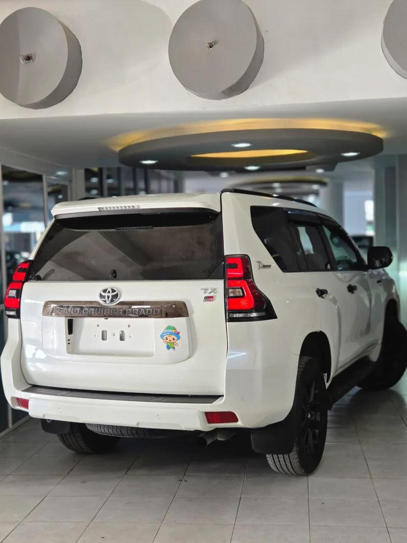 
								Toyota Land Cruiser Prado 2020 Petrol TX-L 70th Anniversary Black Edition full									