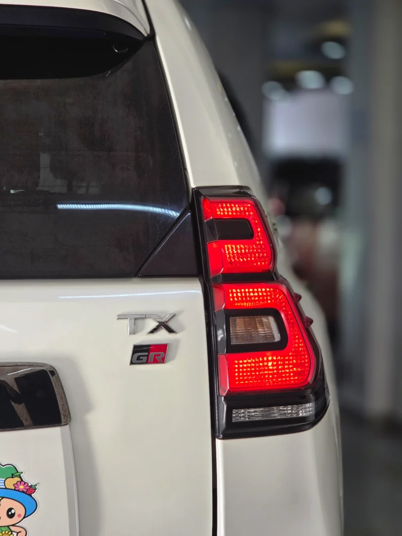 
								Toyota Land Cruiser Prado 2020 Petrol TX-L 70th Anniversary Black Edition full									