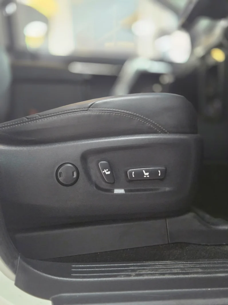 
								Toyota Land Cruiser Prado 2020 Petrol TX-L 70th Anniversary Black Edition full									