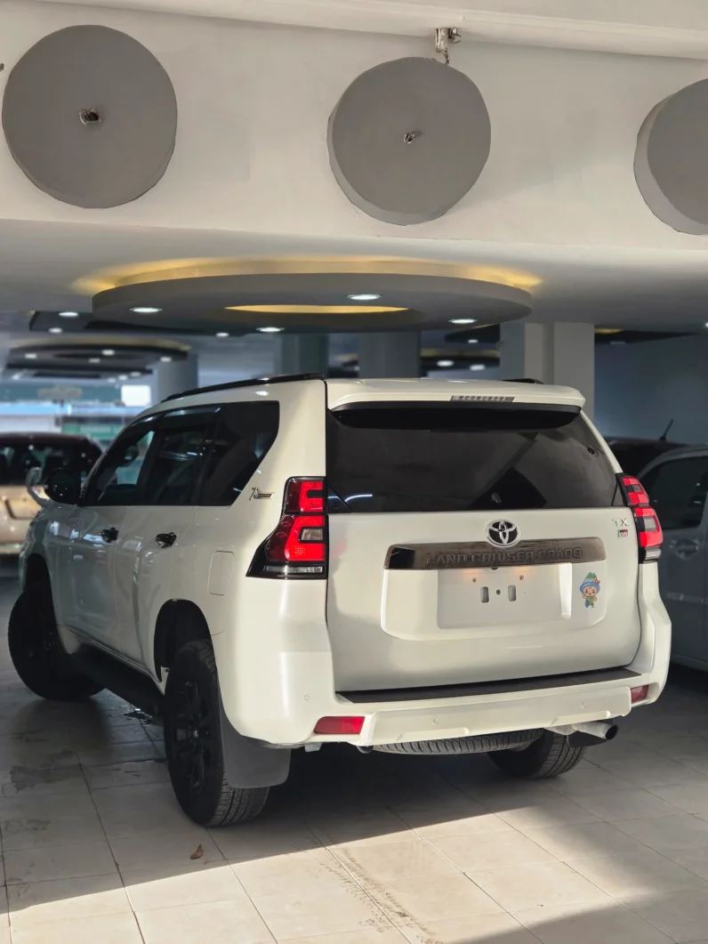 
								Toyota Land Cruiser Prado 2020 Petrol TX-L 70th Anniversary Black Edition full									