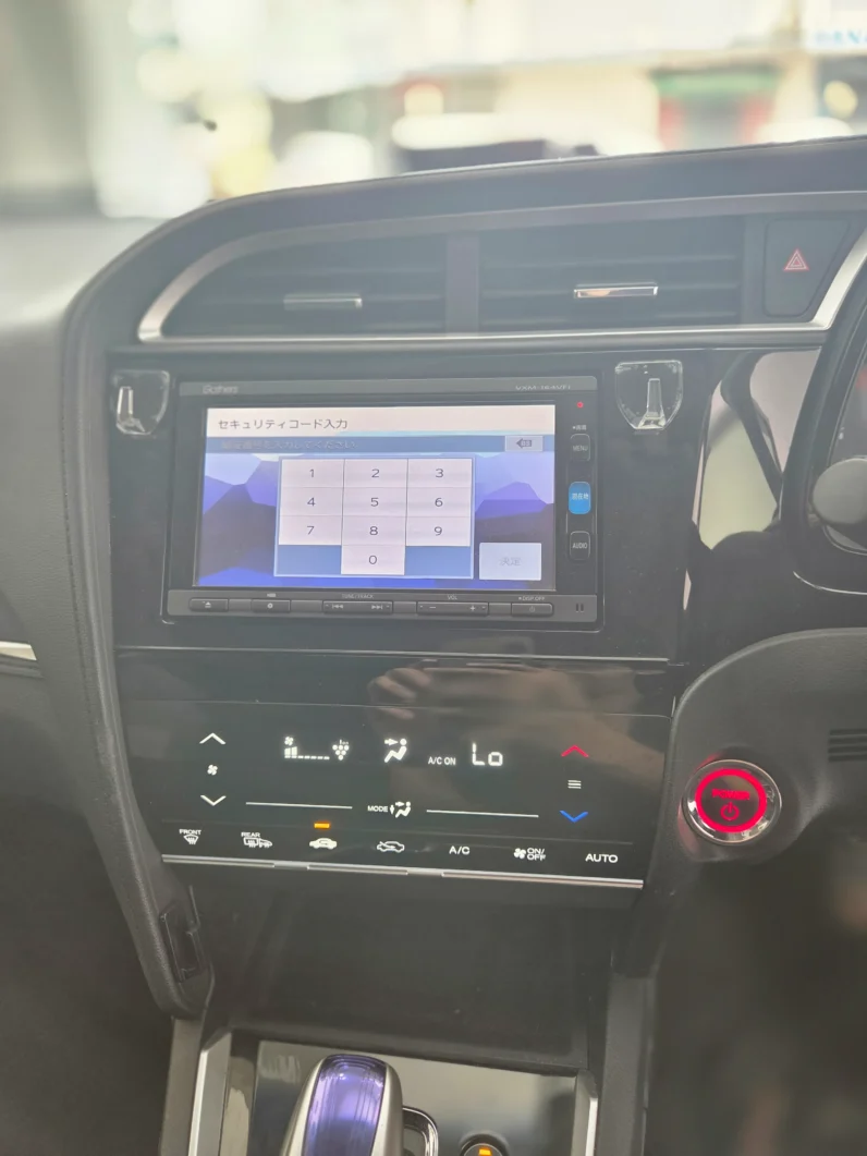 
								Honda Shuttle Hybrid 2018 full									