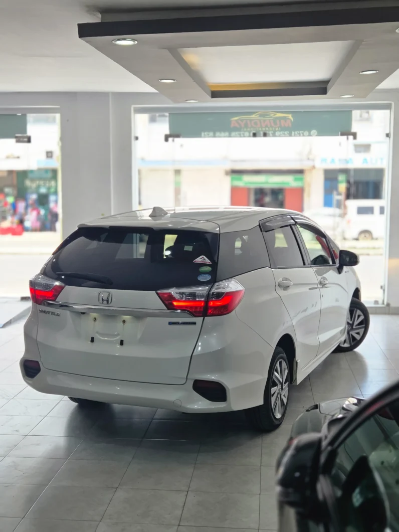 
								Honda Shuttle Hybrid 2018 full									