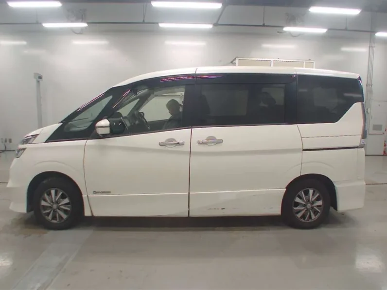 
								Nissan Serena E-Power 2019 Highway Star full									