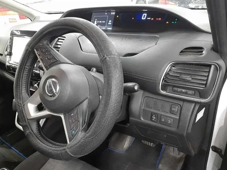 
								Nissan Serena E-Power 2019 Highway Star full									