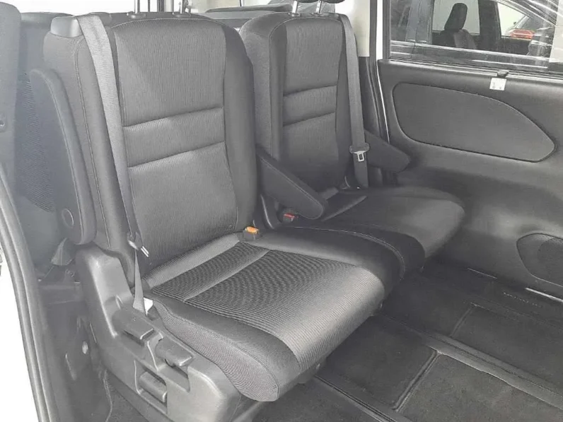 
								Nissan Serena E-Power 2019 Highway Star full									