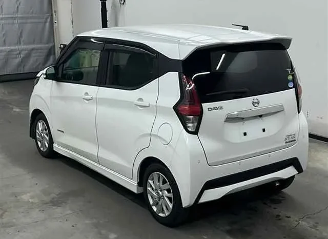 
								Nissan Dayz Highway Star 2020 S-Hybrid full									