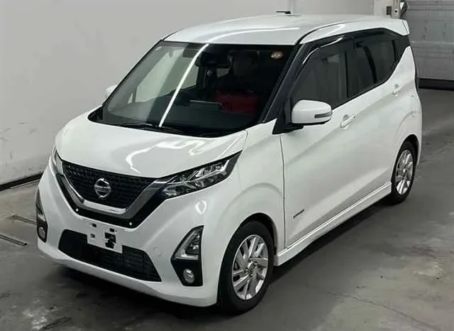 
								Nissan Dayz Highway Star 2020 S-Hybrid full									