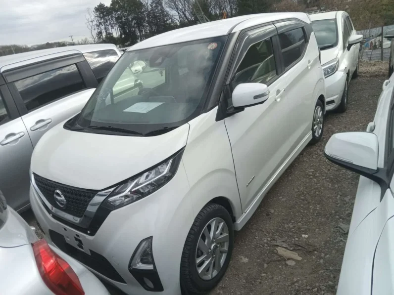 
								Nissan Dayz Highway Star 2020 S-Hybrid full									