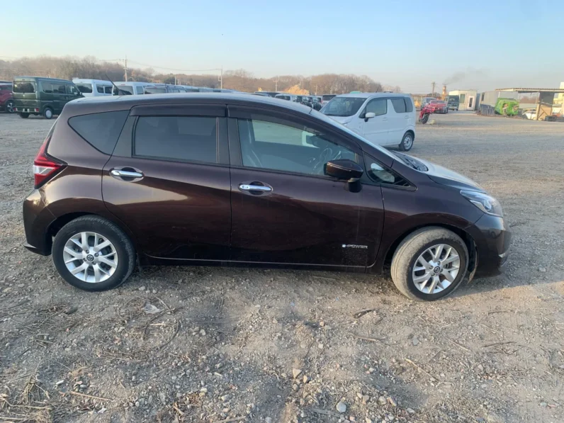 
								Nissan Note E-Power 2020 full									