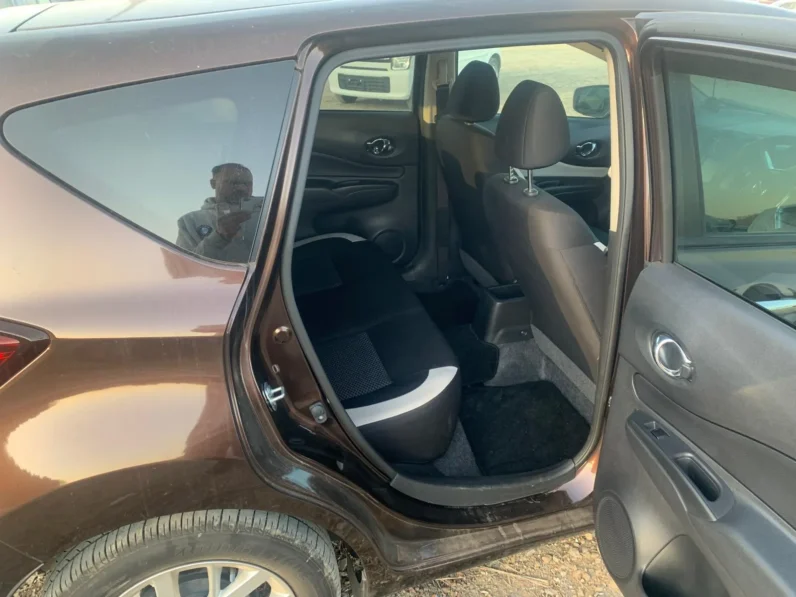 
								Nissan Note E-Power 2020 full									