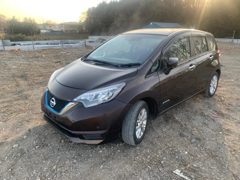 
								Nissan Note E-Power 2020 full									