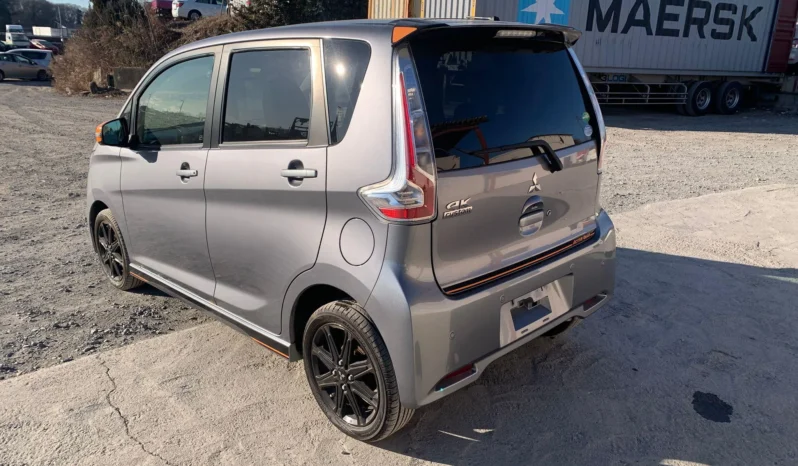 
								Mitsubishi eK Custom 2019 Active Gear full									