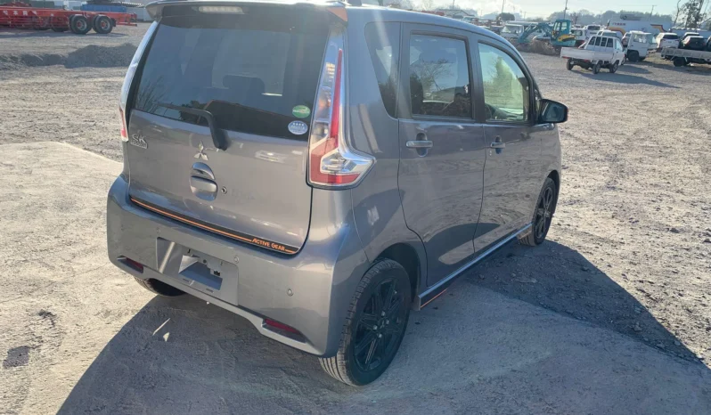 
								Mitsubishi eK Custom 2019 Active Gear full									