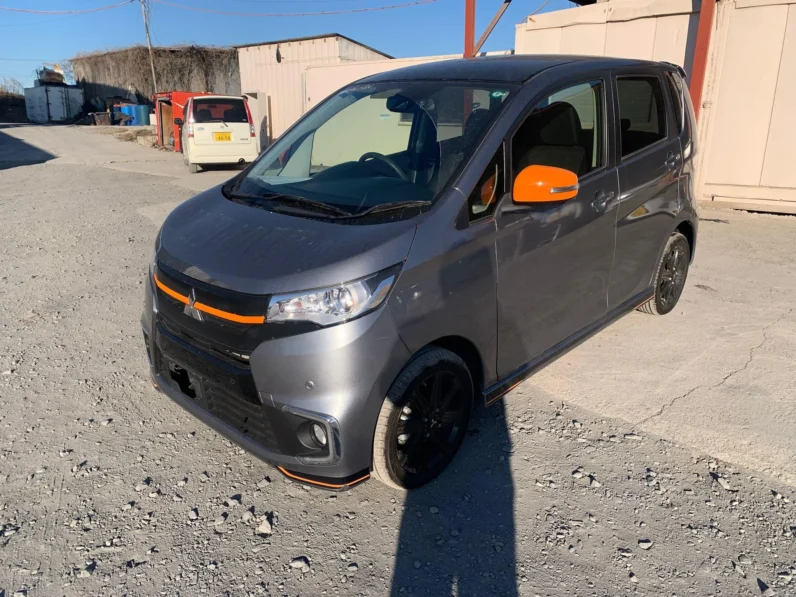 
								Mitsubishi eK Custom 2019 Active Gear full									