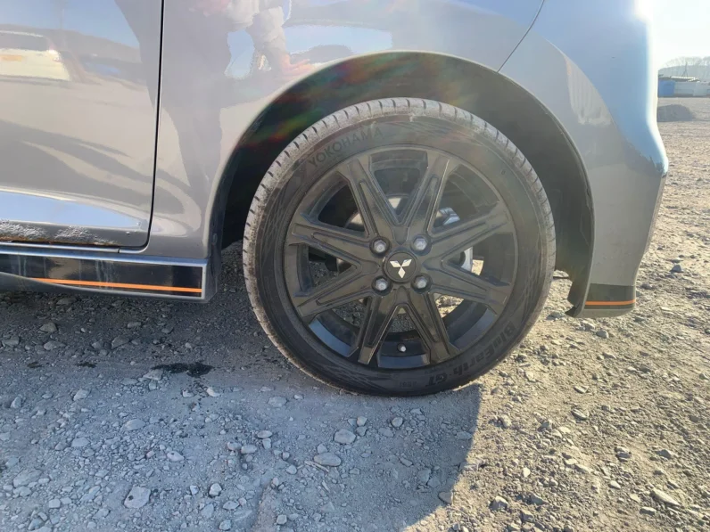 
								Mitsubishi eK Custom 2019 Active Gear full									