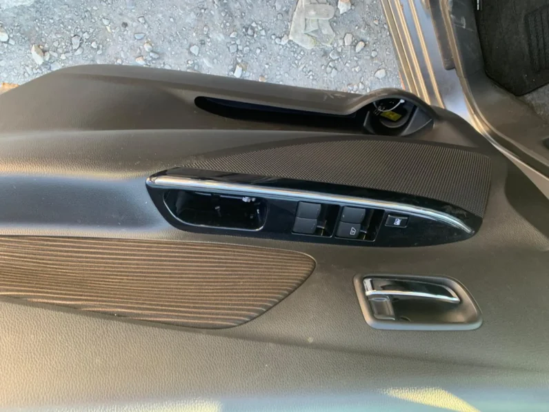 
								Mitsubishi eK Custom 2019 Active Gear full									