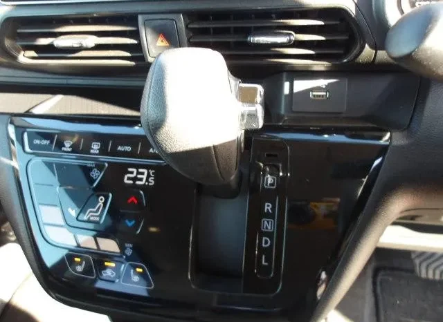 
								Mitsubishi eK X 2019 Hybrid G full									