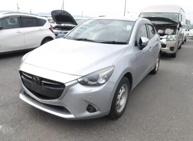 
								Mazda Demio AWD 2019 Petrol 15S Touring full									