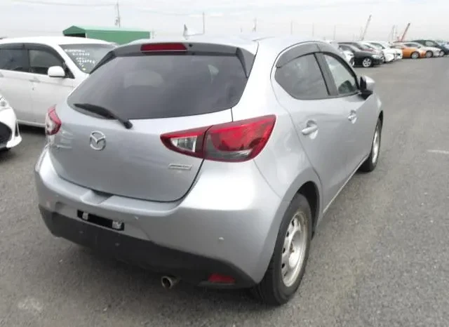 
								Mazda Demio AWD 2019 Petrol 15S Touring full									