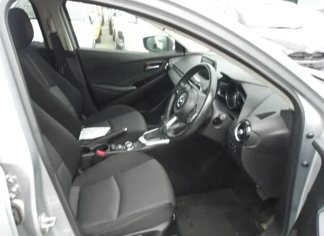 
								Mazda Demio AWD 2019 Petrol 15S Touring full									