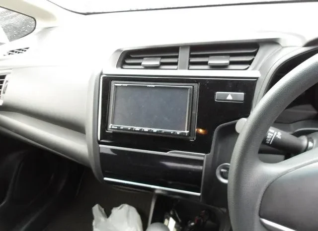 
								Honda Fit 2019 13G F Non Hybrid 4WD full									