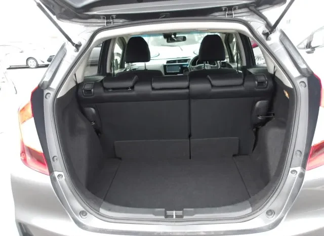 
								Honda Fit 2019 13G L Non Hybrid 4WD full									