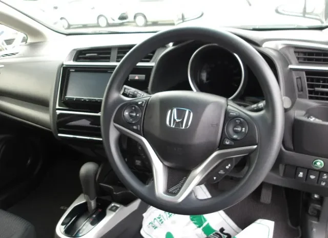 
								Honda Fit 2019 13G L Non Hybrid 4WD full									