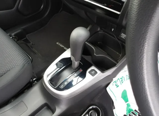 
								Honda Fit 2019 13G L Non Hybrid 4WD full									