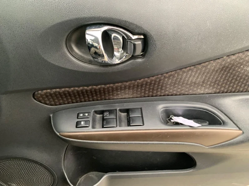
								Nissan Note E-Power 2019 Medalist full									