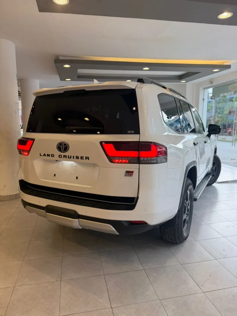 
								Toyota Land Cruiser LC300 GR 2021 Diesel full									
