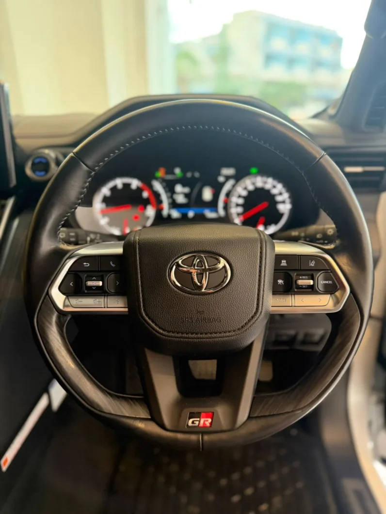 
								Toyota Land Cruiser LC300 GR 2021 Diesel full									