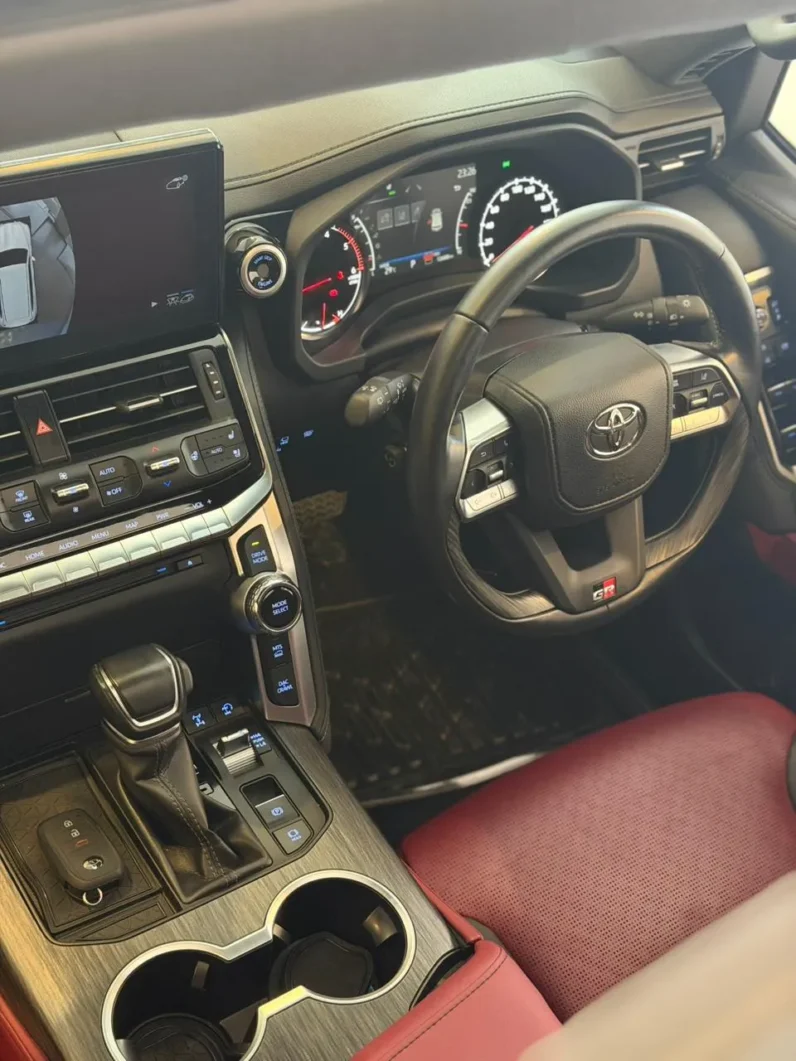 
								Toyota Land Cruiser LC300 GR 2021 Diesel full									