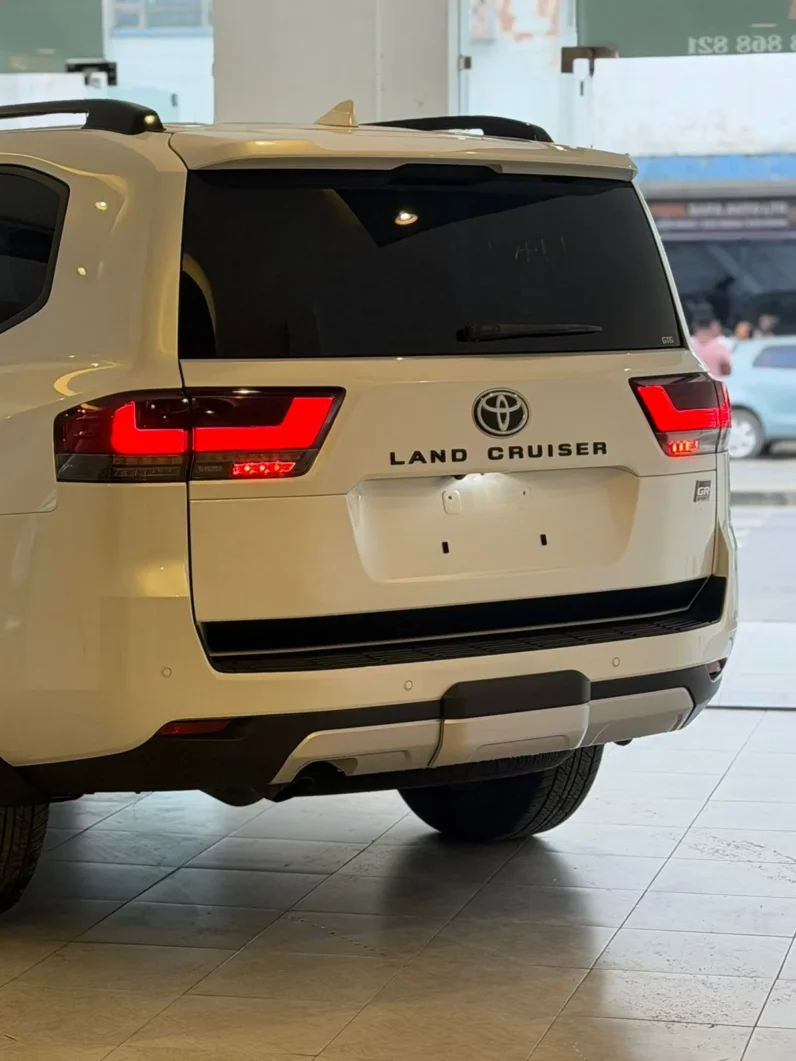 
								Toyota Land Cruiser LC300 GR 2021 Diesel full									