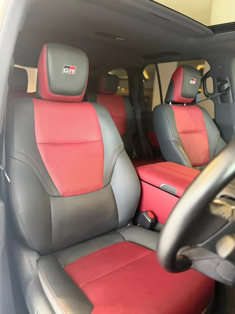 
								Toyota Land Cruiser LC300 GR 2021 Diesel full									