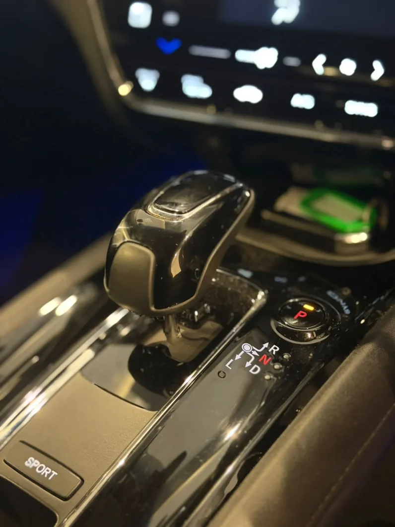 
								Honda Vezel Hybrid AWD 2019 full									