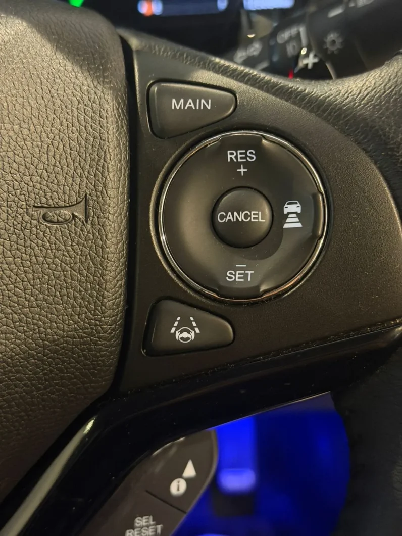 
								Honda Vezel Hybrid AWD 2019 full									
