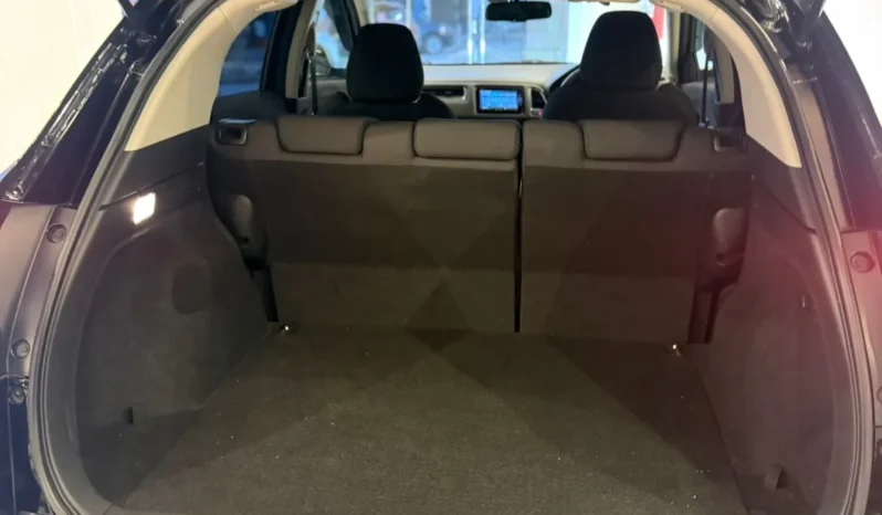 
								Honda Vezel Hybrid AWD 2019 full									