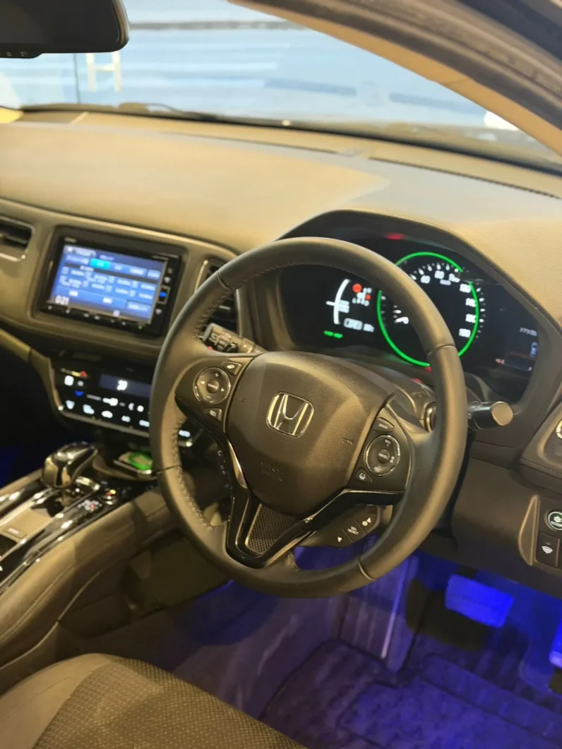 
								Honda Vezel Hybrid AWD 2019 full									