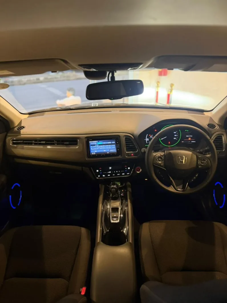 
								Honda Vezel Hybrid AWD 2019 full									