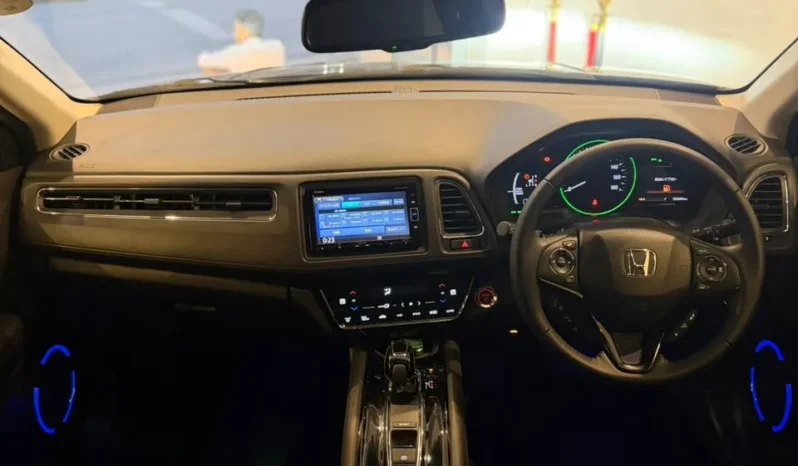
								Honda Vezel Hybrid AWD 2019 full									