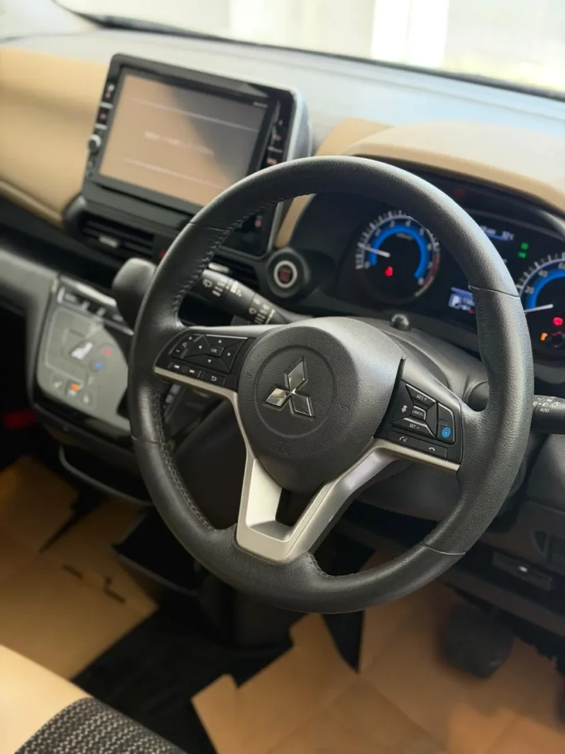 
								Mitsubishi ek X 2019 Hybrid Turbo MI-Pilot Two Tone full									