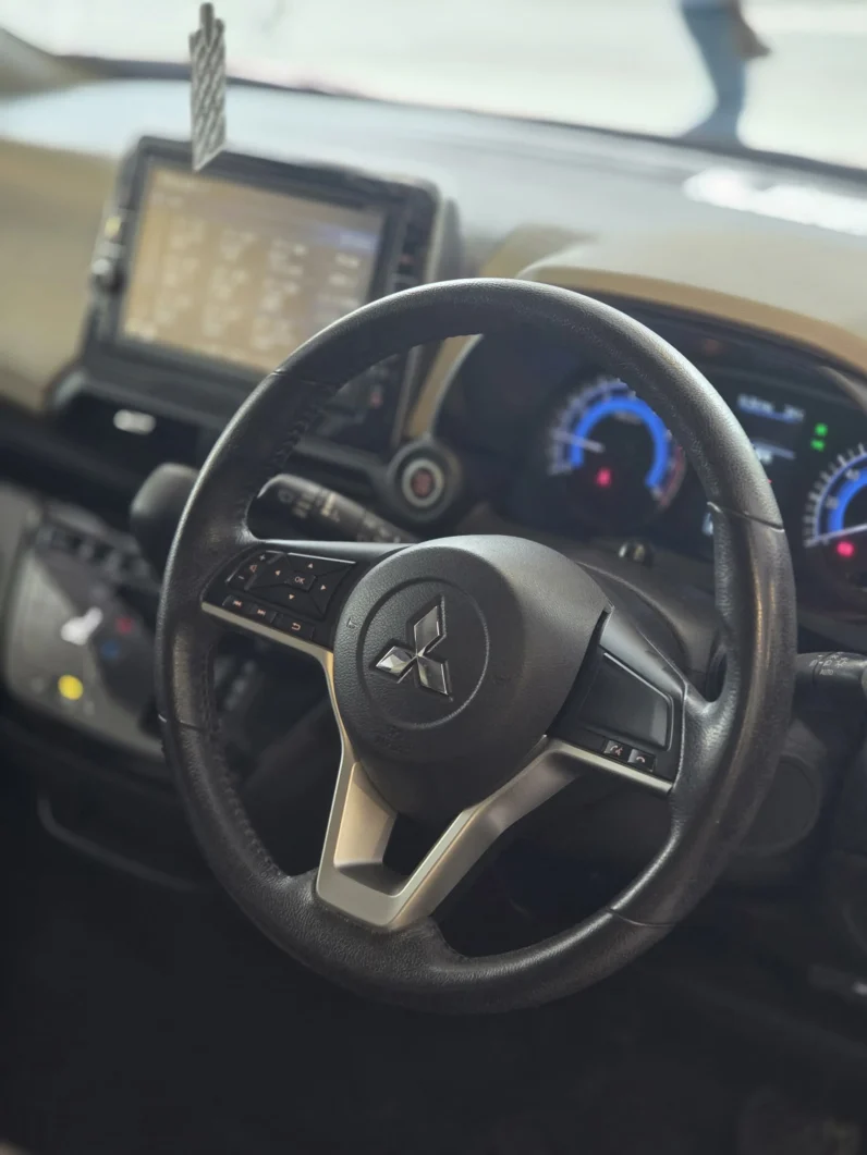
								Mitsubishi eK X 2019 Hybrid G full									