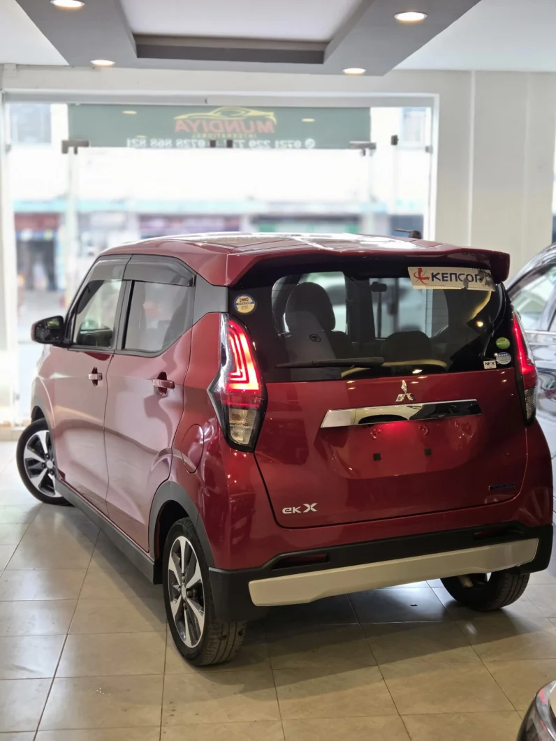 
								Mitsubishi eK X 2019 Hybrid G full									