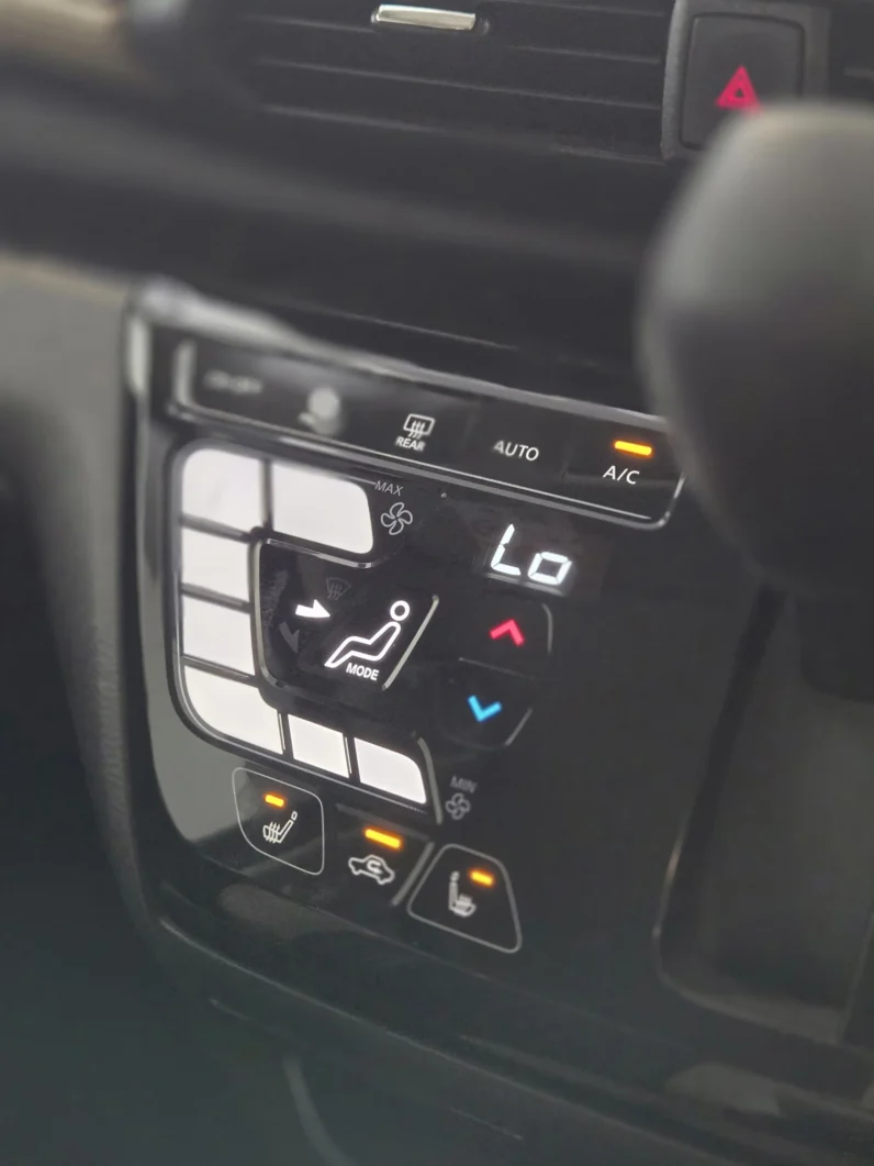 
								Mitsubishi eK X 2019 Hybrid G full									